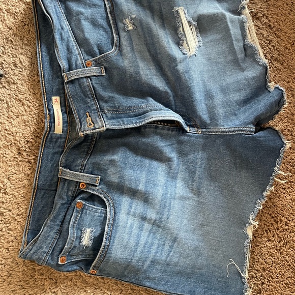 LEVIS 34 High Rise Shorts - Picture 3 of 9